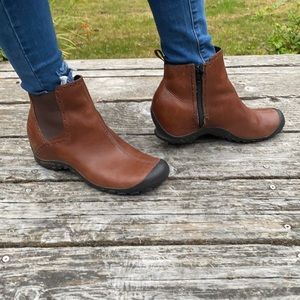 Merrell Plaza mid Saddle  Tobacco brown leather zip up waterproof 💦boots size 9